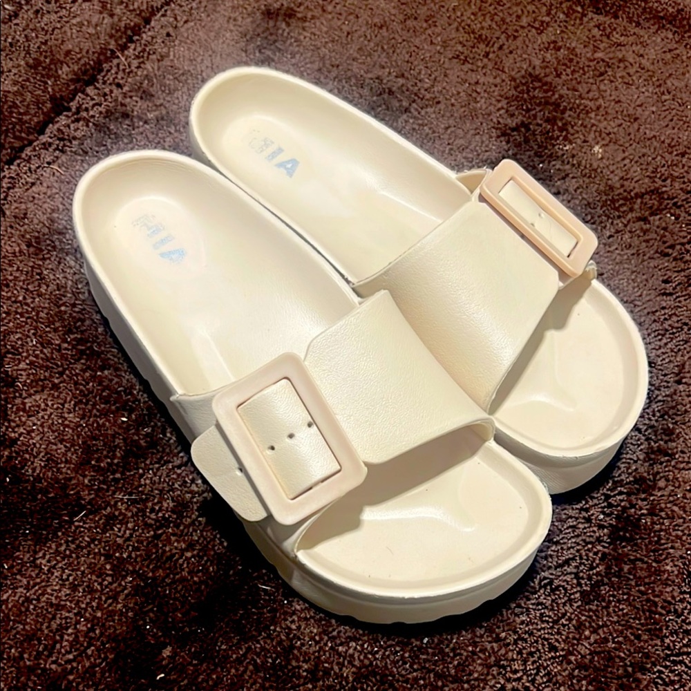 Mia woman’s large buckle slip on sandals size 9